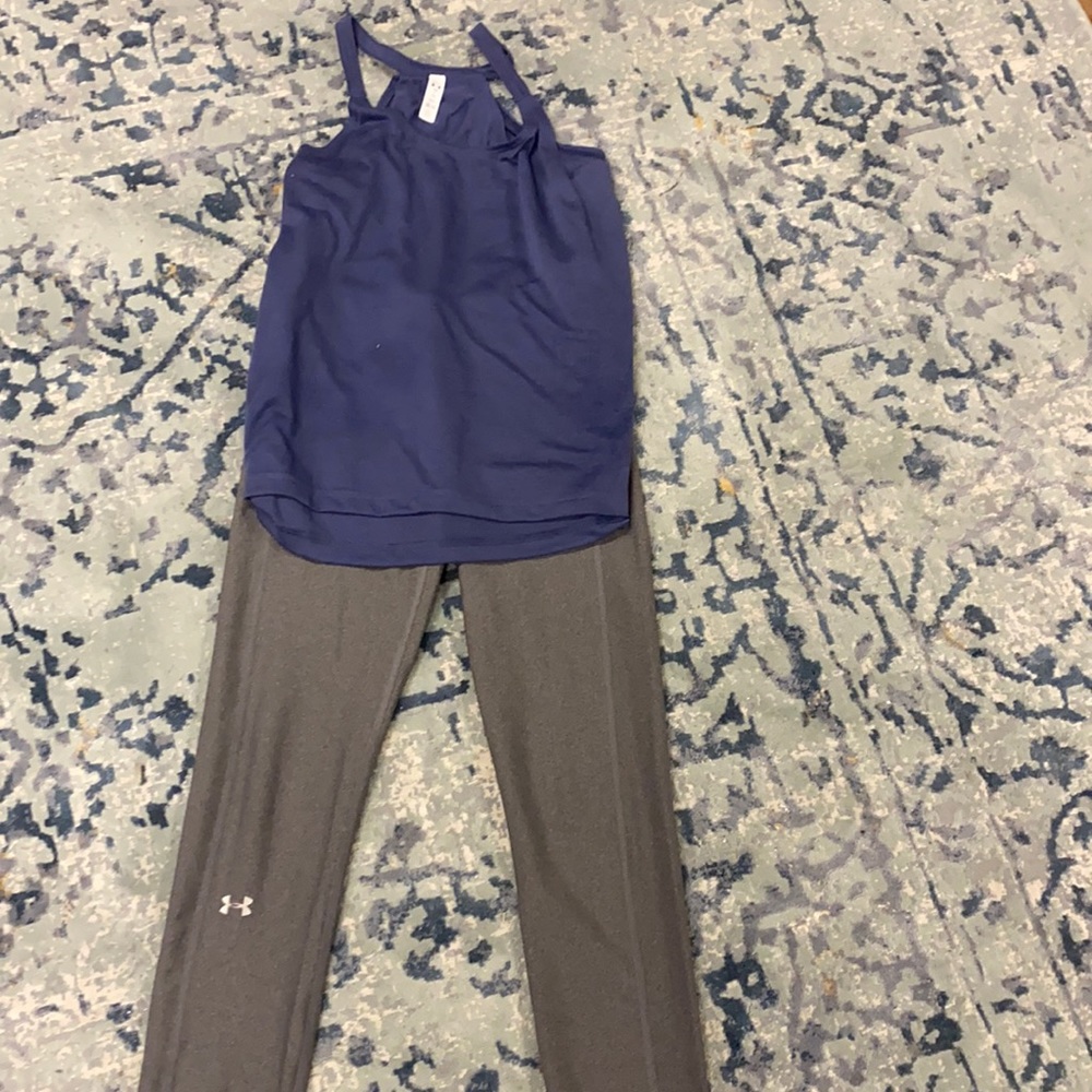 Under Armour heat gear selling as 2 piece set Tank and leggings